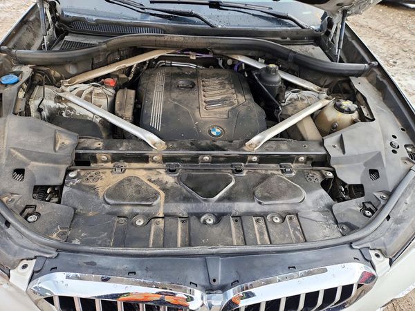 2023 BMW X5 xDrive40i — Engine bay