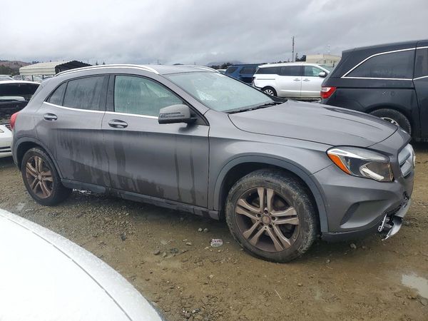 2015 MERCEDES-BENZ GLA GLA250 4-MATIC — Passenger 3/4