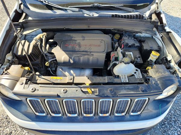 2017 JEEP RENEGADE — Engine bay