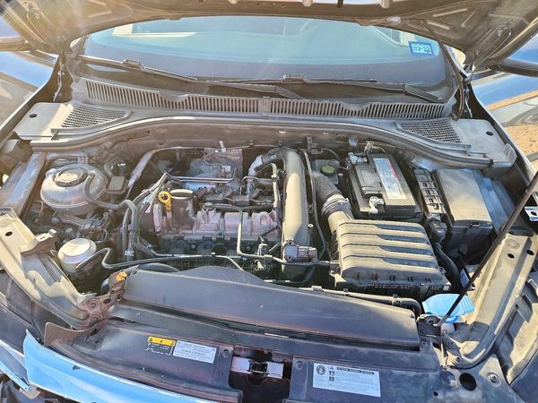 2020 VOLKSWAGEN JETTA S, SE, R-Line — Engine bay
