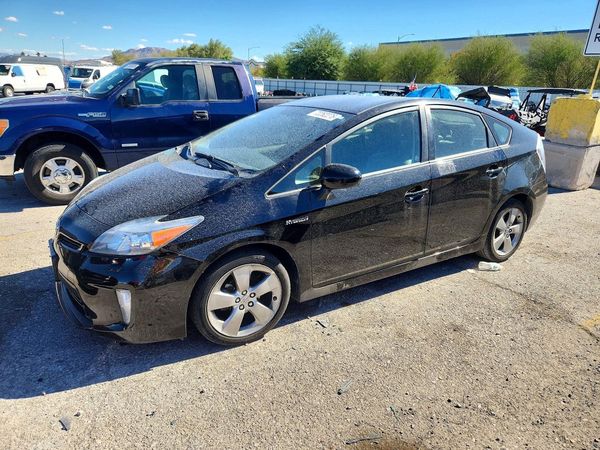 2012 TOYOTA PRIUS — Front 3/4