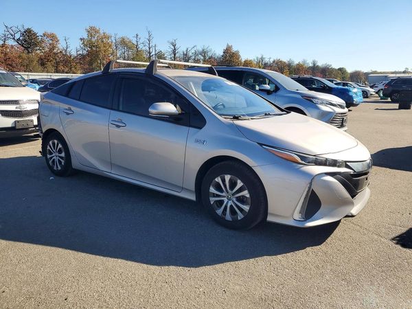 2022 TOYOTA PRIUS — Passenger 3/4