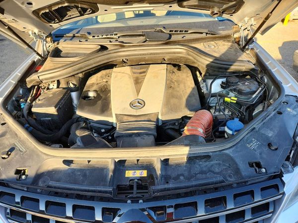 2013 MERCEDES-BENZ ML ML350 BLUETEC 4-MATIC — Engine bay