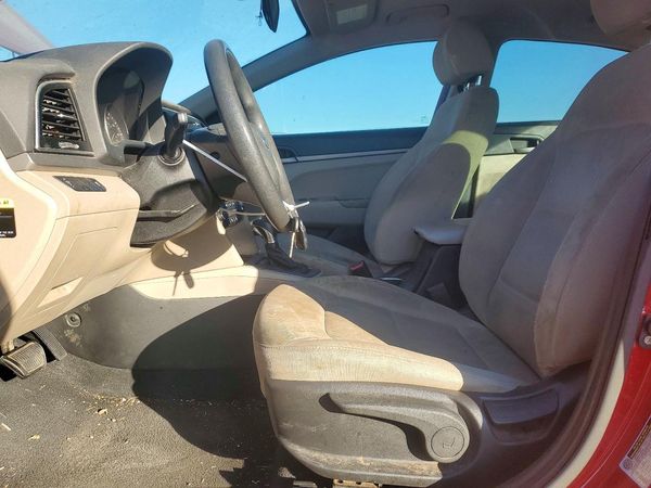 2018 HYUNDAI ELANTRA SE — DENT