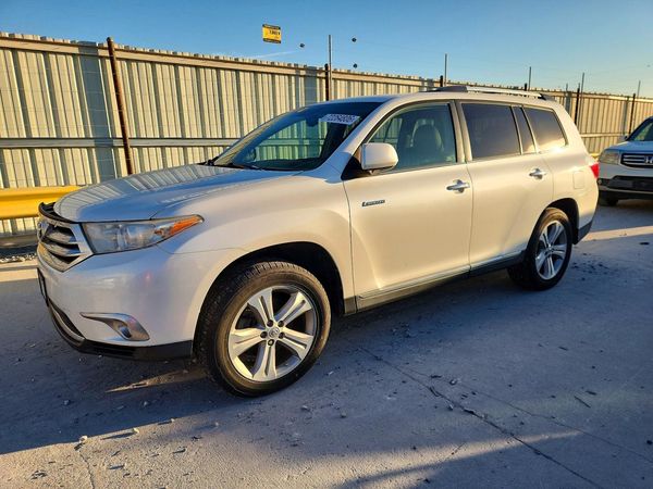 2013 TOYOTA HIGHLANDER Base/Hybrid — Front 3/4
