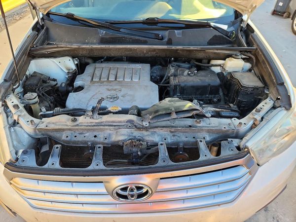 2013 TOYOTA HIGHLANDER Base/Hybrid — Engine bay