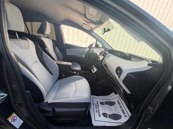 2016 TOYOTA PRIUS One/Two