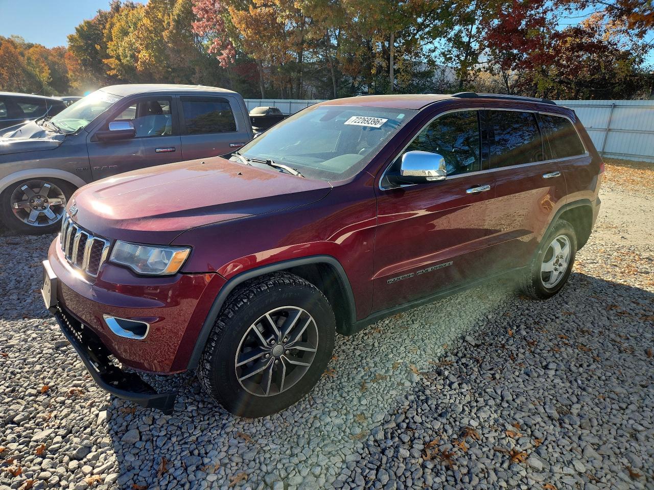 2017 JEEP GRAND CHEROKEE Limited — Front 3/4