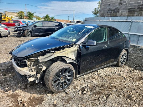 2023 TESLA MODEL Y — Front 3/4