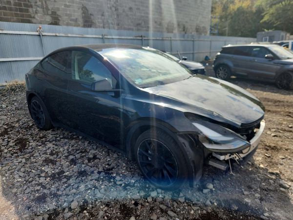 2023 TESLA MODEL Y — Passenger 3/4