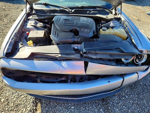 2015 DODGE CHALLENGER SXT — Engine bay
