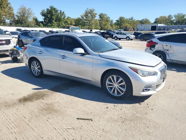 2015 INFINITI Q50 — Passenger 3/4