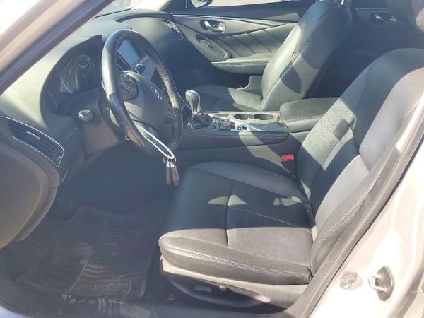 2015 INFINITI Q50 — DENT