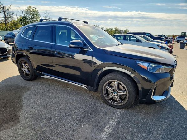 2025 BMW X1 xDrive28i — Passenger 3/4