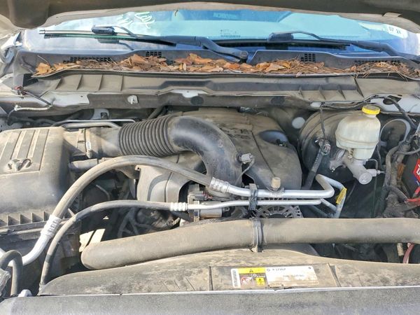 2014 RAM 1500 SLT — Engine bay