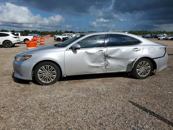 2013 LEXUS ES350 350 — Front 3/4