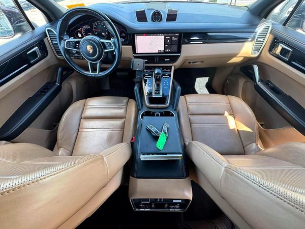 2021 PORSCHE CAYENNE