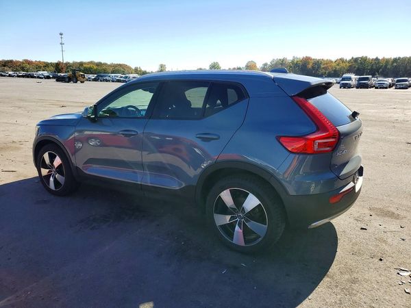 2021 VOLVO XC40 Momentum — DSRA