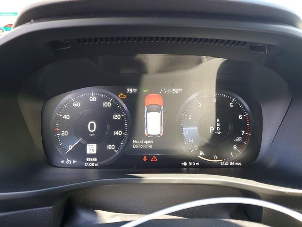 2021 VOLVO XC40 Momentum — ODOM