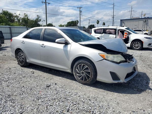 2014 TOYOTA CAMRY — Passenger 3/4