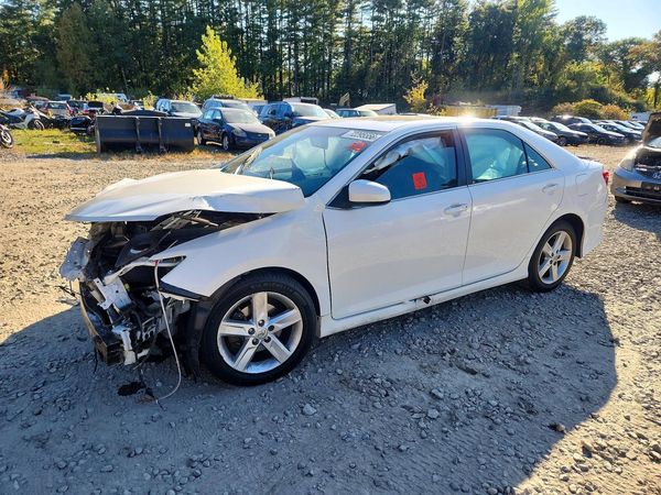 2013 TOYOTA CAMRY — Front 3/4