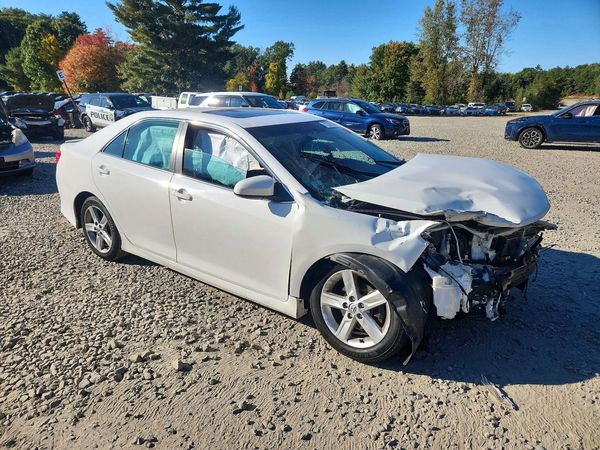 2013 TOYOTA CAMRY — Passenger 3/4