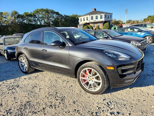2018 PORSCHE MACAN — Passenger 3/4