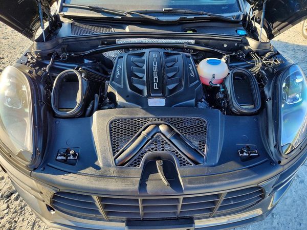 2018 PORSCHE MACAN — Engine bay