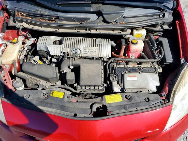2012 TOYOTA PRIUS — Engine bay