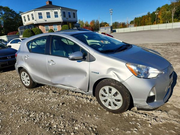 2013 TOYOTA PRIUS — Passenger 3/4