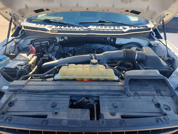 2019 FORD F150 — Engine bay