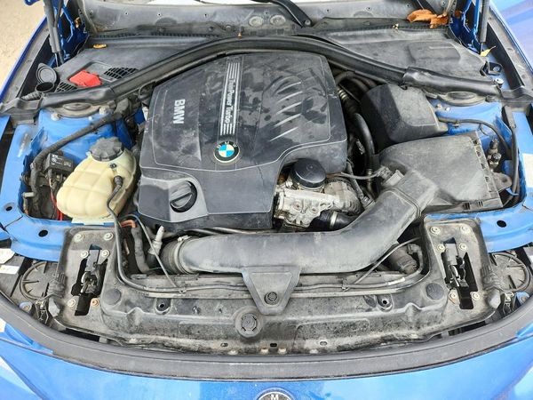 2014 BMW 435 — Engine bay