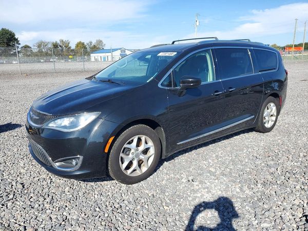 2018 CHRYSLER PACIFICA Touring L Plus — Front 3/4