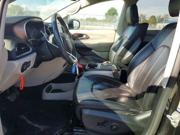 2018 CHRYSLER PACIFICA Touring L Plus — DENT