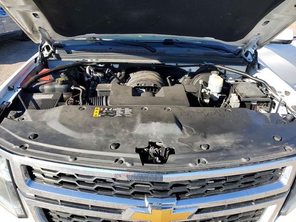 2018 CHEVROLET SUBURBAN LS — Engine bay