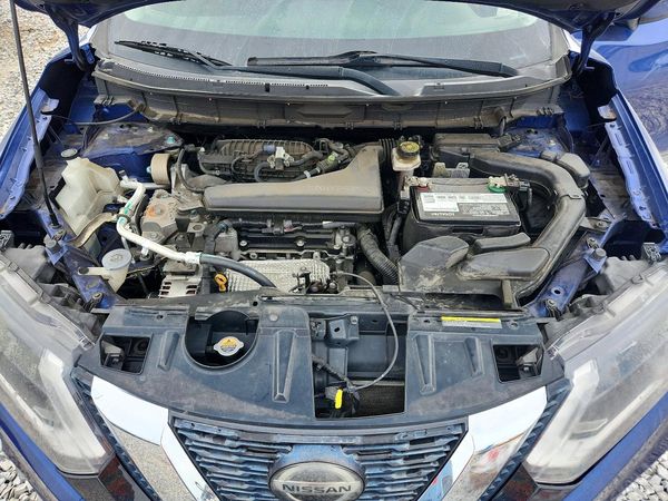 2018 NISSAN ROGUE — Engine bay