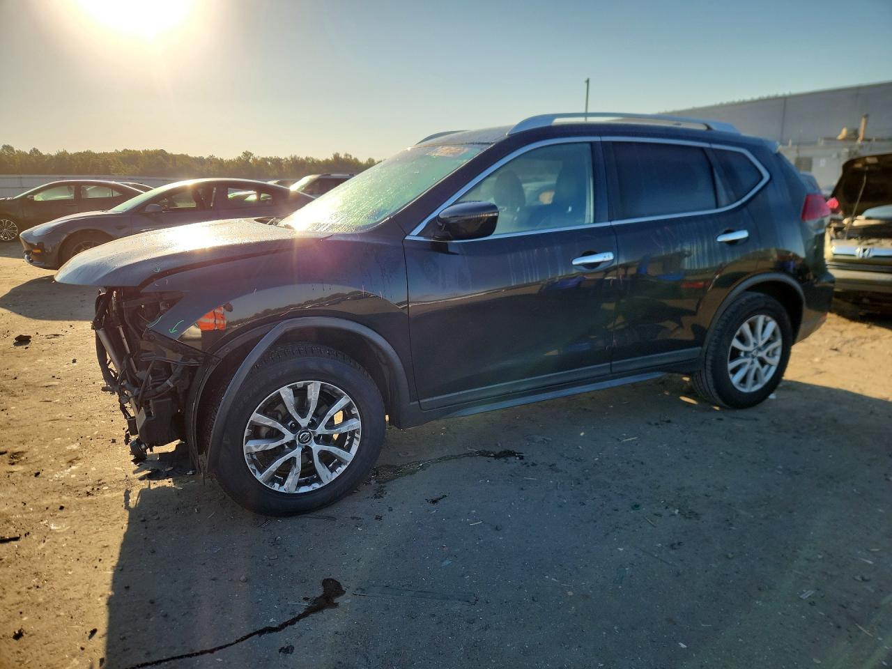 2019 NISSAN ROGUE — Front 3/4