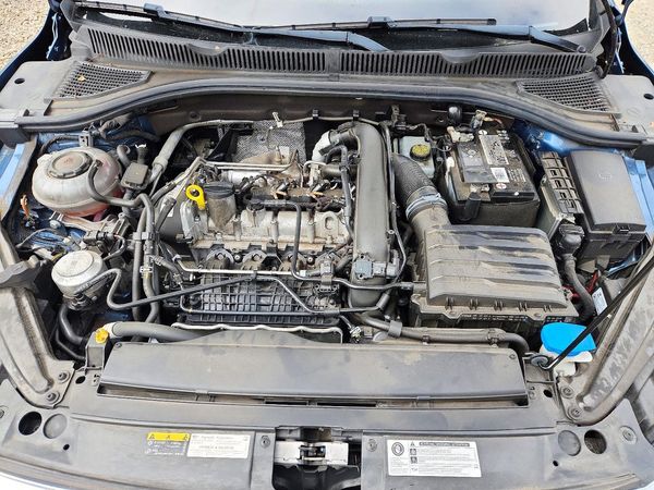 2019 VOLKSWAGEN JETTA S, SE, R-Line — Engine bay