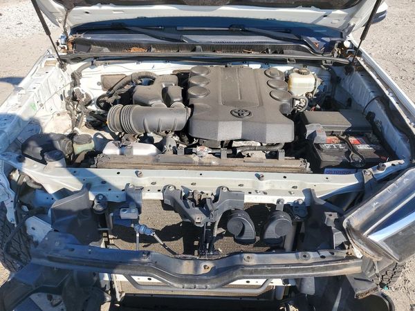 2019 TOYOTA 4RUNNER — Engine bay