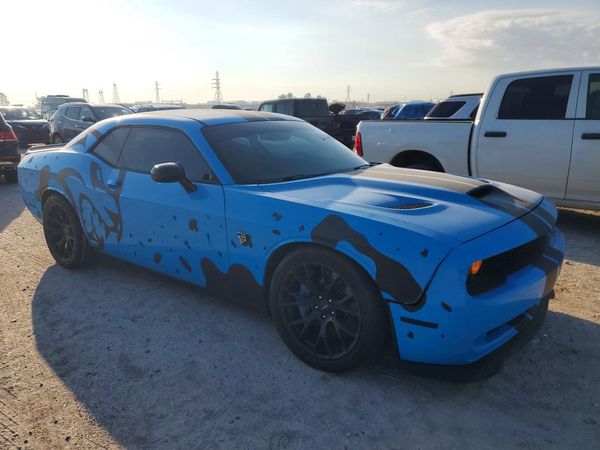2016 DODGE CHALLENGER SRT HELLCAT — Passenger 3/4