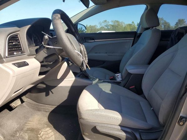 2017 HYUNDAI ELANTRA SE Base — DENT