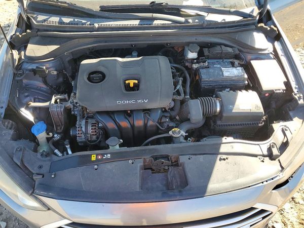 2017 HYUNDAI ELANTRA SE Base — Engine bay