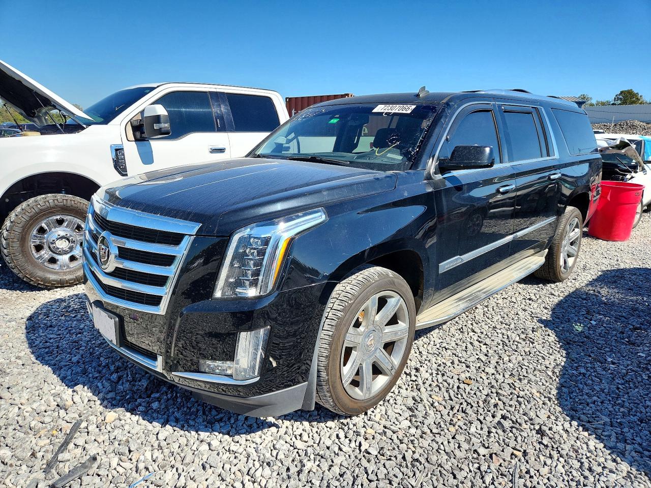 2015 CADILLAC ESCALADE ESV Luxury — Front 3/4