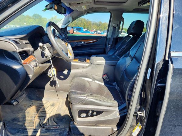 2015 CADILLAC ESCALADE ESV Luxury — DENT