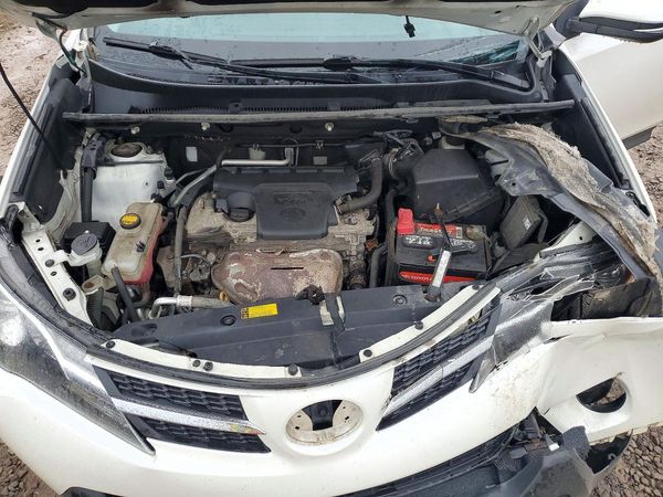 2014 TOYOTA RAV4 High — Engine bay