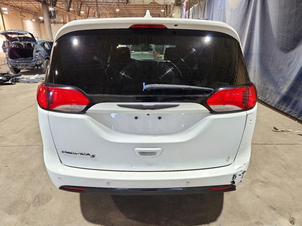 2018 CHRYSLER PACIFICA Touring L — DIRR