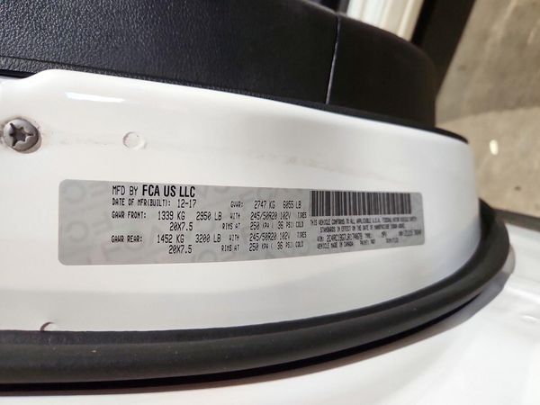 2018 CHRYSLER PACIFICA Touring L — VINS