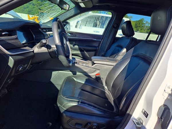 2024 JEEP CHEROKEE Limited — DENT
