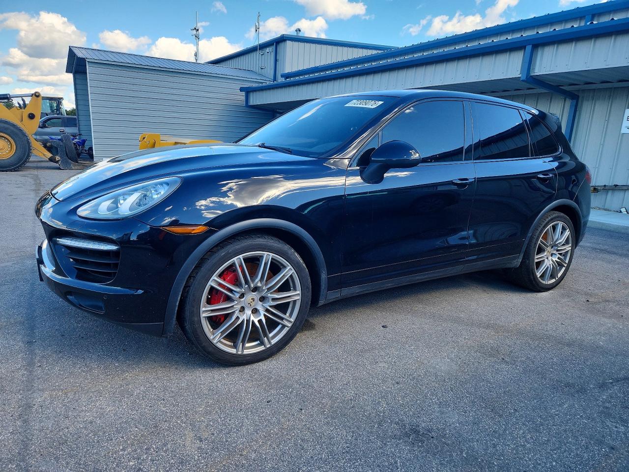 2012 PORSCHE CAYENNE Turbo — Front 3/4