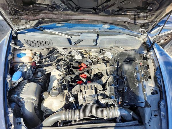 2012 PORSCHE CAYENNE Turbo — Engine bay